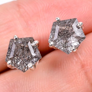 Pendientes de botón de pentágono de rutilo negro natural, joyería delicada de plata de ley 925, pendientes vintage, pendientes minimalistas, regalo de cumpleaños para ella