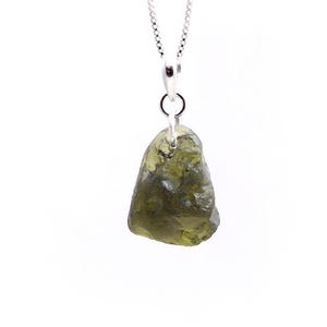 Genuine Moldavite Rough Gemstone Chain Pendant, 925 Sterling Silver Vintage Jewelry, Green Moldavite Necklace, Unique Pendant, Birthday Gift