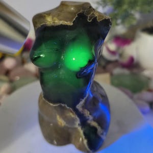 Volcanic Agate Goddess Sculpture – UV Reactive Crystal Carving, Feminine Body Stone 528g ( 1 LB. 2.6oz)
