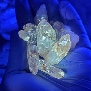 Petroleum Quartz Crystal / oil petroleum/ quartz/ pendant crystal/ raw peace 1pc