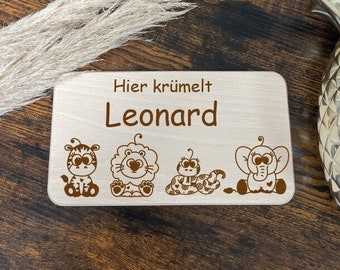 Hier krümelt Brettchen, Frühstücksbrett personalisiert, Brettchen personalisiert, Geschenkidee, Frühstücksbrettchen, süße wilde Tierchen