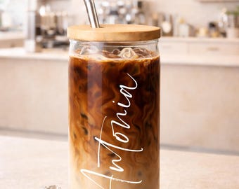 Iced coffee glass engraved with your personal name, drinking glass with bamboo lid & glass straw, café style glass, gift
