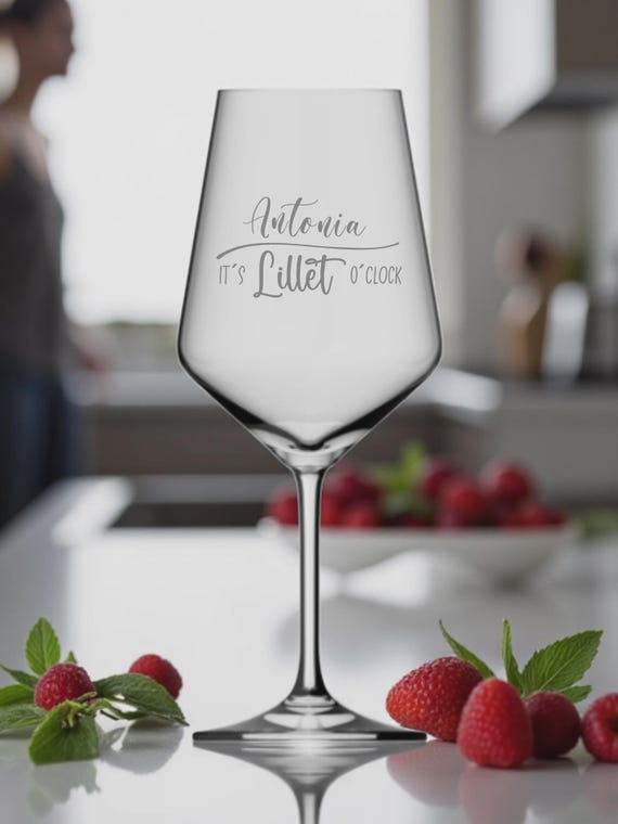 Lillet Glas mit Gravur – It's Lillet o'clock – Personalisiertes Cocktailglas – Geschenk für Lillet-Fans – Weinglas mit Name