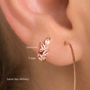 14k gouden diamanten Huggie-oorbellen: kraakbeenringen met marquiseblad