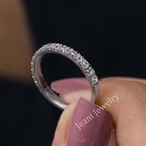 Lab Grown diamanten trouwring 14k massief witgoud halve eeuwigheid ring sierlijke stapelbare band unieke vrouwen trouwring verjaardagscadeau