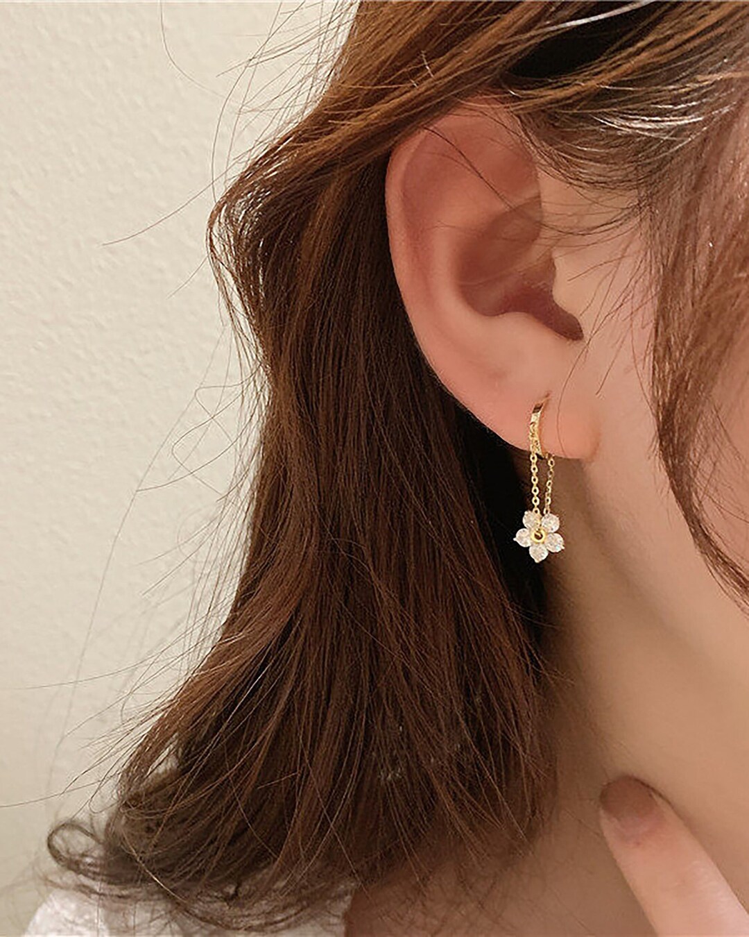 Korean gold floral Zircon Flower Earrings Sweet and Cute Gold Petal Earrings Wedding Earrings Girls Gifts for Her R111