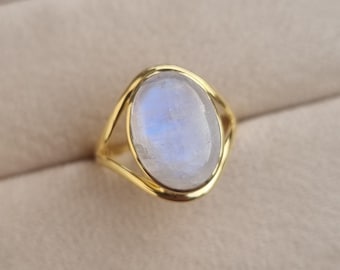 14K gold ring set with Natural AAA grade Rainbow Moonstone, Handmade 14K Solid Gold For her, Alternative engagement ring, June birthstone
