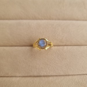 14K gold ring set with Natural AAA grade Labradorite, Handmade 14K Solid Gold, Alternative engagement ring,  blue flash spectrolite jewelry