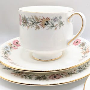 Vintage Royal Albert Belinda Trio – Bone China Tee-Set England – Florales Teetassen-Untertassen-Teller-Set – Nachmittagstee Hochzeitsporzellan, Ostergeschenk