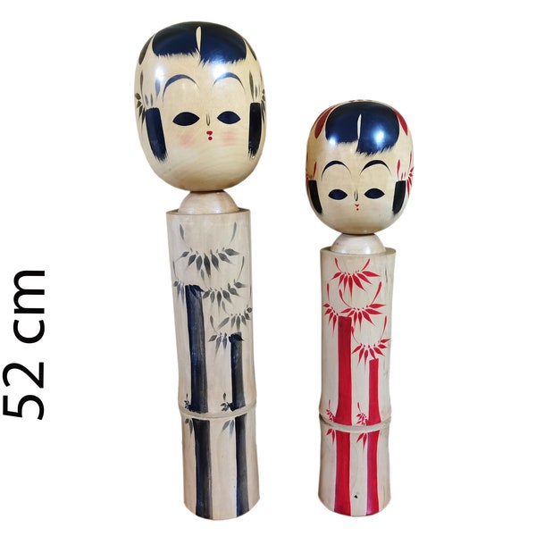 52 cm, couple de Kokeshi unique par Koide Shigeharu.  Poupées Kokeshi Géante du Japon, motif bambou