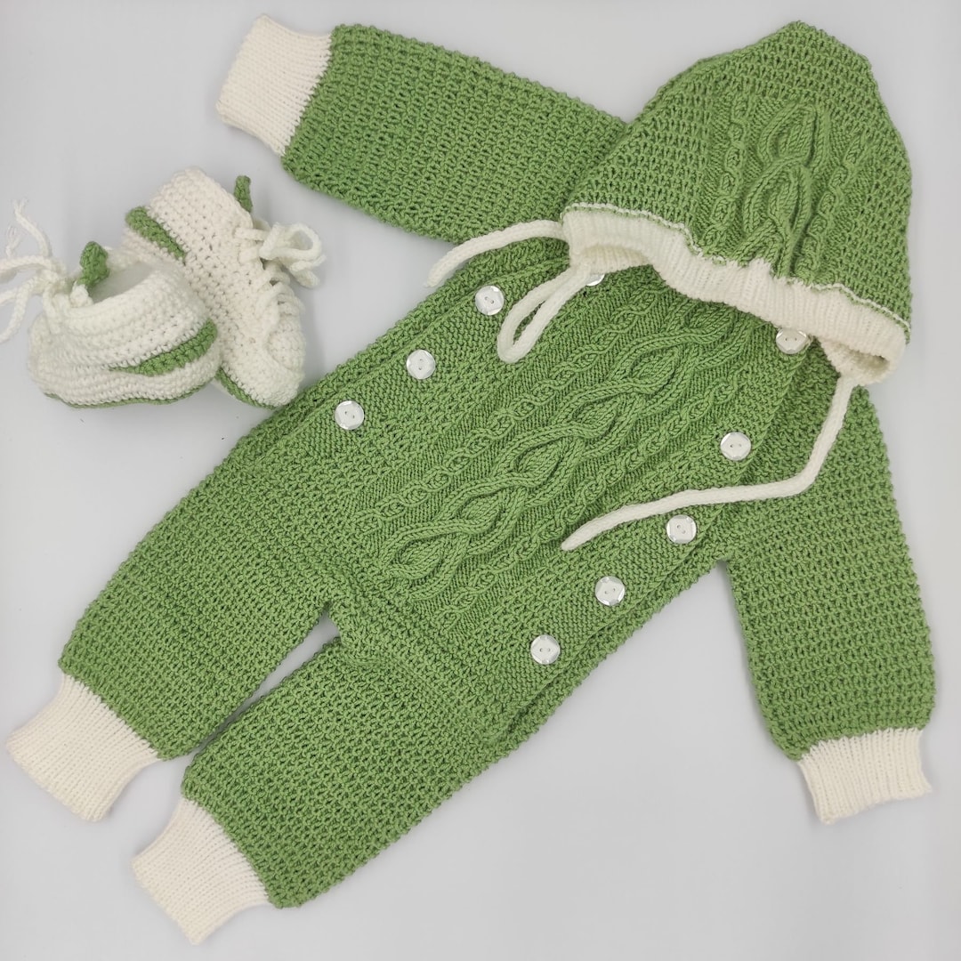 Knitted Baby Outfit elf 3 in 1 Overall, Hat and Booties, for 36 Month