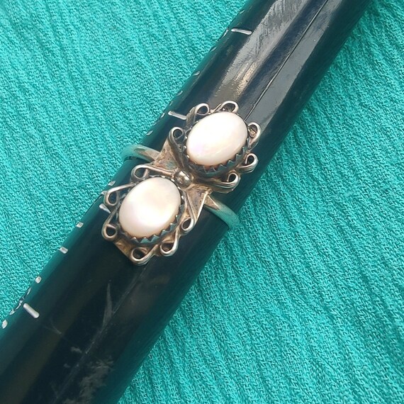 Native American Sterling Silver and MOP Ring - image 2