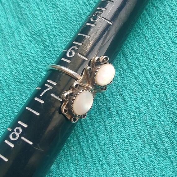 Native American Sterling Silver and MOP Ring - image 4