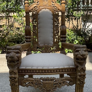 Child&#39;s French Rococo Lion Throne Chair: Upholstered Royal Style