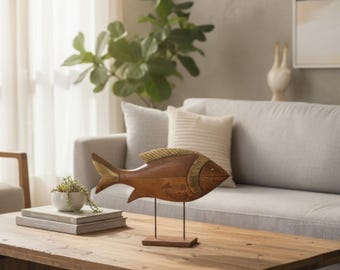 Estatua de pez tropical moderna sobre soporte de madera maciza, decoración para casa de playa costera