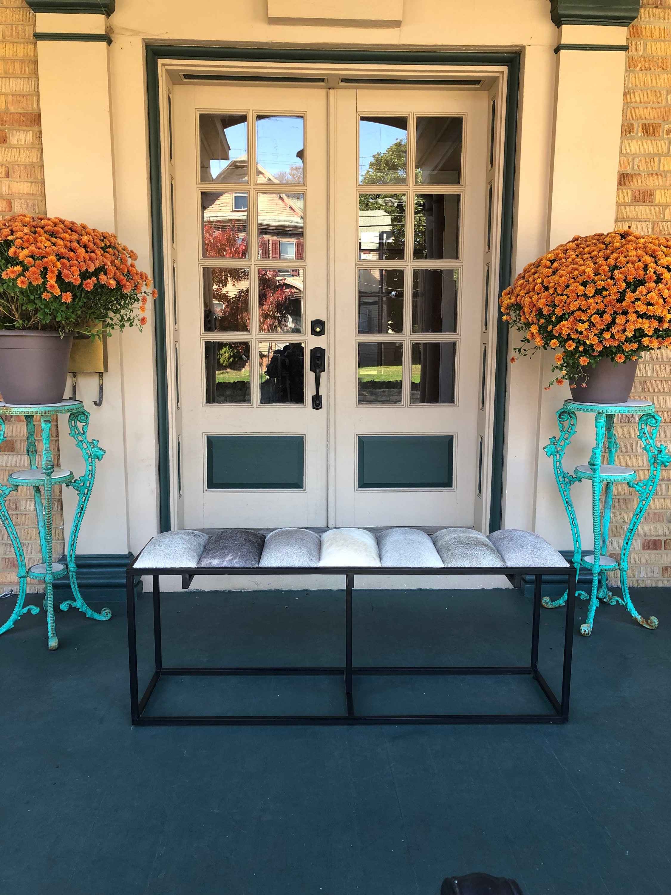 Easy DIY bench cushion with removable cover - Hydrangea Treehouse