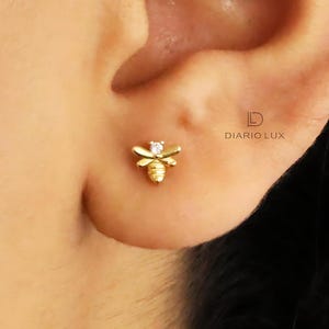 Bee Flat Back Labret, Cartilage Earrings, Tragus Stud, Helix Stud, Flat Back Stud, 925 Sterling Silver,Dainty Minimalist Earring