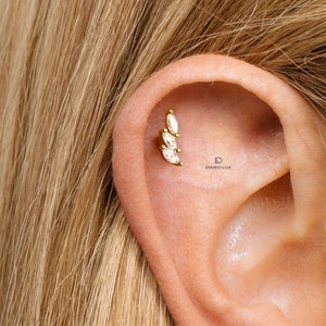 Tiny Leaf Flat Back Labret, Cartilage Earrings, Tragus Stud, Helix Stud, Flat Back Stud, 925 Sterling Silver, Minimalist Earring