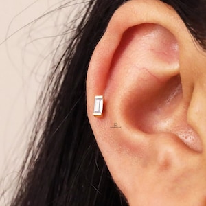 Pendientes de labio con parte trasera plana y forma baguette, para cartílago, con parte trasera plana, para trago, para hélix, con cierre de presión, en plata de ley 925, minimalistas.