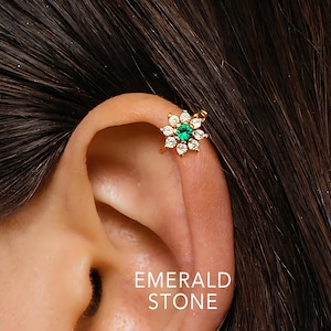 18G emerald stone Flower Cartilage Hoop Earring • flower upper helix earring • lobe earrings • tragus earrings • ear stack • minimalist