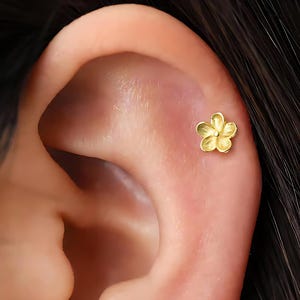 Pendientes de flor de 18 g con rosca interna y parte trasera plana para labio, cartílago, trago, hélice, caracola, plata de ley 925, minimalistas.