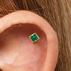 Emerald Bezel  Flat Back Labret, Cartilage Earrings Tragus Stud, Helix Stud, Flat Back Stud, 925 Sterling Silver Minimalist Earring