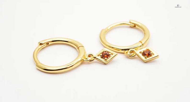 Granat Huggie Hoop Örhängen: Sterlingsilver med CZ-hänge, missfärgas inte bild 5