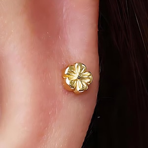 Solid 18G Flower Internal Threaded Flat Back Labret, Cartilage Earrings, Tragus Stud, Helix Stud, 925 Sterling Silver, Minimalist Earring