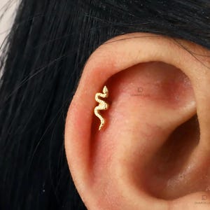 Serpent Climber Flat Back Labret, Cartilage Earrings, Tragus Stud, Helix Stud, Flat Back Stud, 925 Sterling Silver