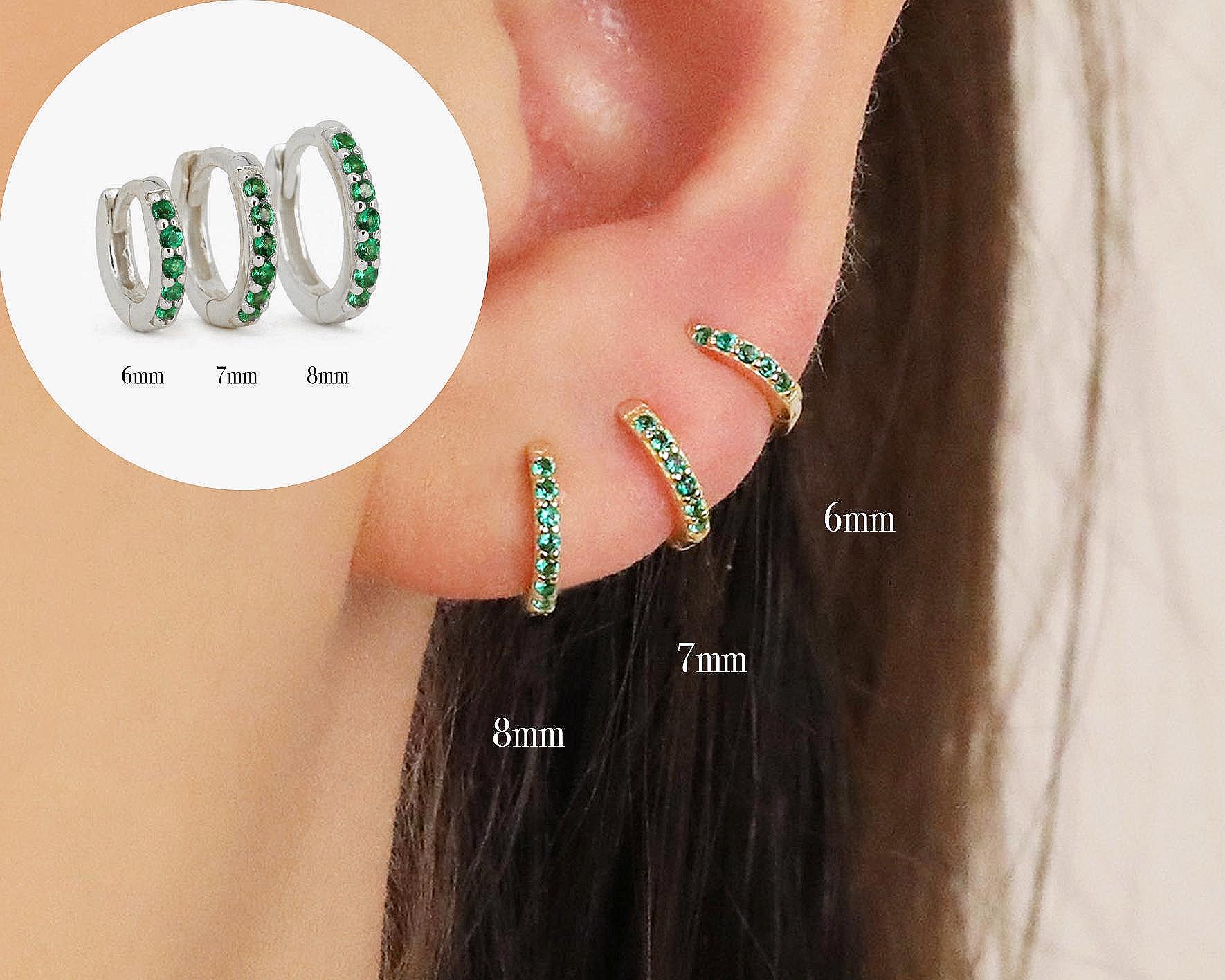 Orecchini a cerchio Huggie in smeraldo: argento sterling 925 con pavé di zirconi cubici, lobo, elica e cartilagine anti-ossidazione - Italia