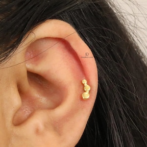 Gold Dot Climber Flat Back Labret, Cartilage Earrings, Tragus Stud, Helix Stud, Flat Back Stud, 925 Sterling Silver, Minimalist Earring