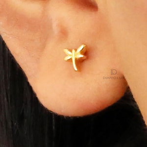Dainty dragonfly Flat Back Labret, Cartilage Earrings, Tragus Stud, Helix Stud, Flat Back Stud, Sterling Silver, Dainty Minimalist Earring