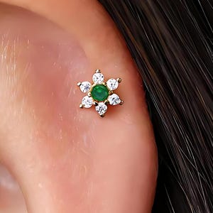 Emerald Flower 18G Internal Threaded Flat Back Labret, Cartilage Earrings, Tragus Stud, Helix Stud,  925 Sterling Silver, Minimalist Earring