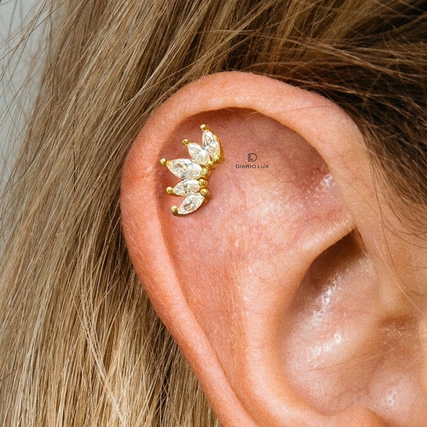 Flower Climber Flat Back Labret, Cartilage Earrings, Tragus Stud, Helix Stud, Flat Back Stud, 925 Sterling Silver, Minimalist Earring