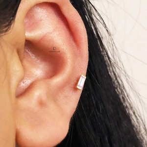 Roze toermalijn stokbrood draadloze push pin, kraakbeen oorbellen, tragus stud, helix stud, platte achterkant stud, 925 zilver, minimalistische oorbel
