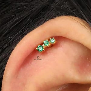 Emerald Climber Flat Back Labret, Cartilage Earrings, Tragus Stud, Helix Stud, Flat Back Stud, Sterling Silver, Dainty Minimalist Earring