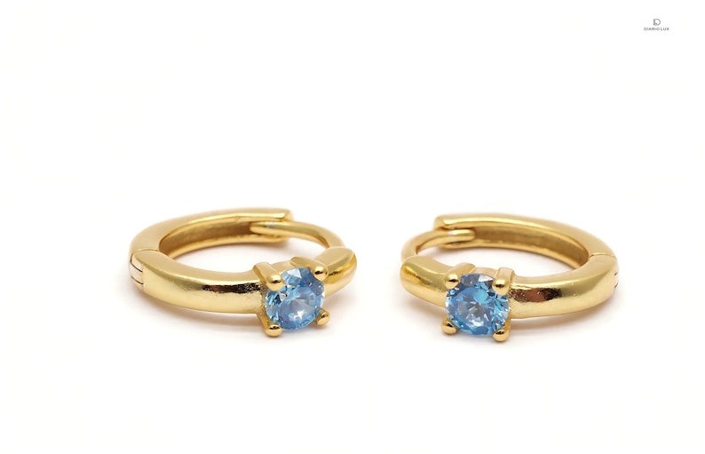 Aquamarin Huggie Ohrringe: Sterling Silber CZ Anhänger, Minimalistischer Lobe Schmuck Bild 4