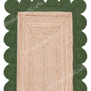 May include: A rectangular jute rug with a scalloped green border. The central area of the rug is a natural beige colour, and the green border adds a decorative touch. The rug is suitable for various home decor styles.