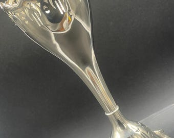 Jarrón plateado Art Nouveau de WMF – Auténtico diseño Jugendstil, c. 1905. Elegante motivo floral calado.
