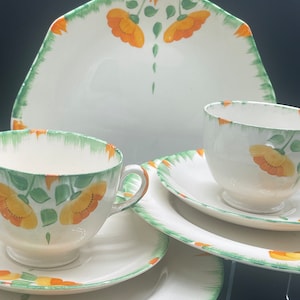 Service à thé anglais Art déco pour deux personnes. Peint à la main. vintage des années 30. 2 trios et assiette à sandwich assortie.
