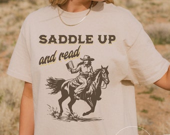 Maglietta da cowgirl che legge, maglietta western da studioso, colori comodi, amante della lettura country, lettrice di romanzi da cowboy, regalo da studioso per lei
