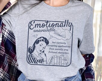 Camiseta com personagem moralmente ambíguo, camiseta vintage para amantes de livros, camiseta retrô para leitores de romance, camiseta para fãs de fantasia e romance, camiseta para amantes de livros de fantasia.