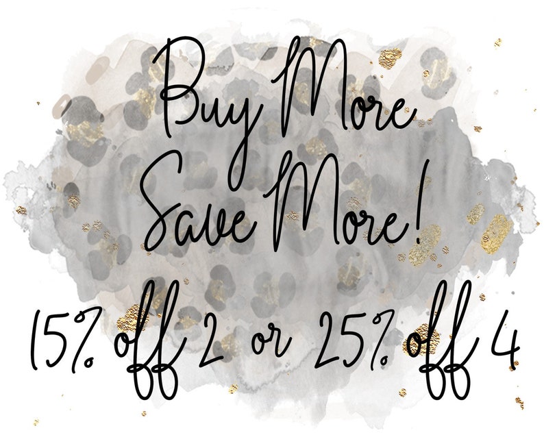 Puede incluir: Un fondo de acuarela con un patr&oacute;n de estampado de leopardo en tonos grises y dorados. El texto "Buy More Save More! 15% off 2 or 25% off 4" est&aacute; escrito en negro.