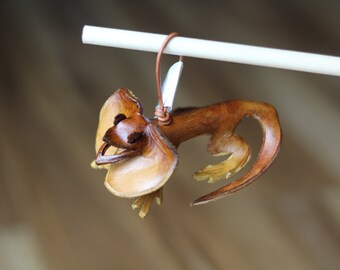 Frilly Lizard Leather Ornament