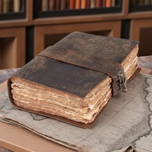 Diario in pelle vintage - Libro delle ombre con incantesimi vuoti, diario Grimorio, taccuino di viaggio, chiusura con lucchetto antico con bordo frastagliato