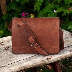 Maletín de cuero personalizado para computadora portátil, bolso bandolera con monograma para hombre y mujer, regalo personalizado para padrinos de boda