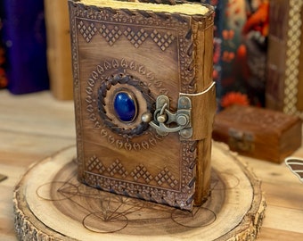 Libro de las Sombras en Cuero Repujado: Diario Grimorio de Lapislázuli