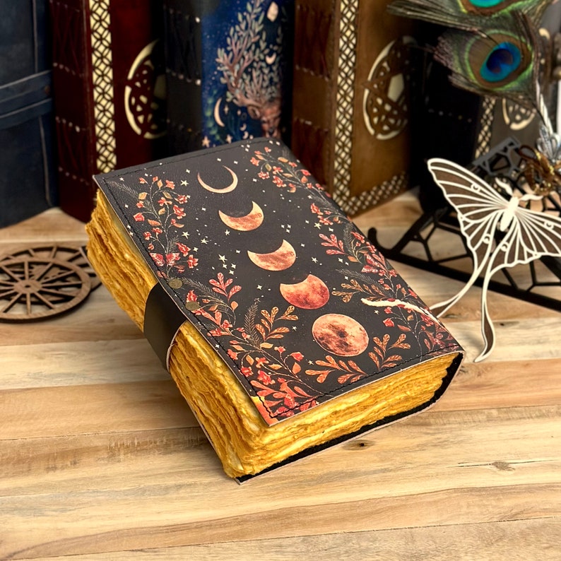 Moon Phase Vintage Leather Journal para hombres y mujeres 200 páginas de papel antiguo hecho a mano con borde de cubierta, cuaderno de bocetos de cuero, regalo de Navidad imagen 3