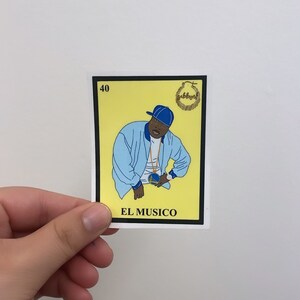 Lotería „El Músico” jako naklejka E-40 | Ikona rapu z Bay Area | Naklejka winylowa na laptopy, butelki z wodą i nie tylko