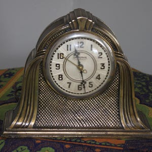 INGRAHAM synchronous Art Deco electric cast metal & piggy bank clock CIRCA 1940s